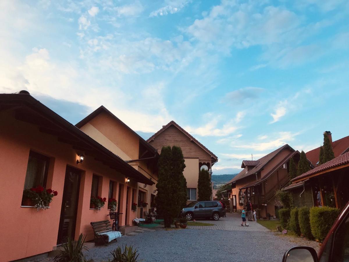 Evelyn Panzio Hotel Corund  Exterior photo